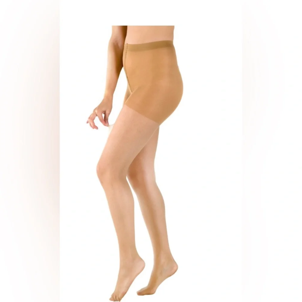 Peds Ladies Fusion Run Resistant Control Top Pantyhose,‎ Nude, size CD new
